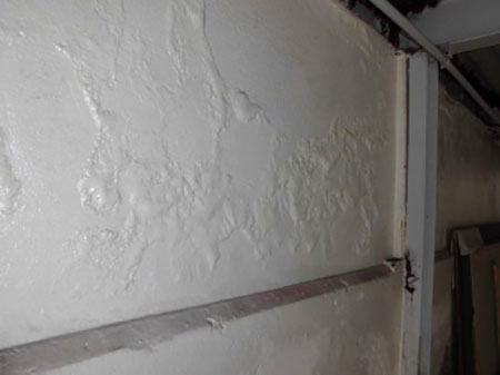 ガレージ壁面塗装◆下地が仕上がりと耐久性を左右します！