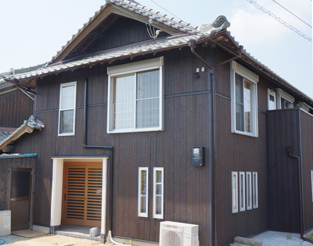倉庫として使っていた古い母屋のリノベーション