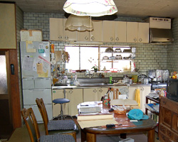 昼間でも照明が必要な暗い部屋でした。>