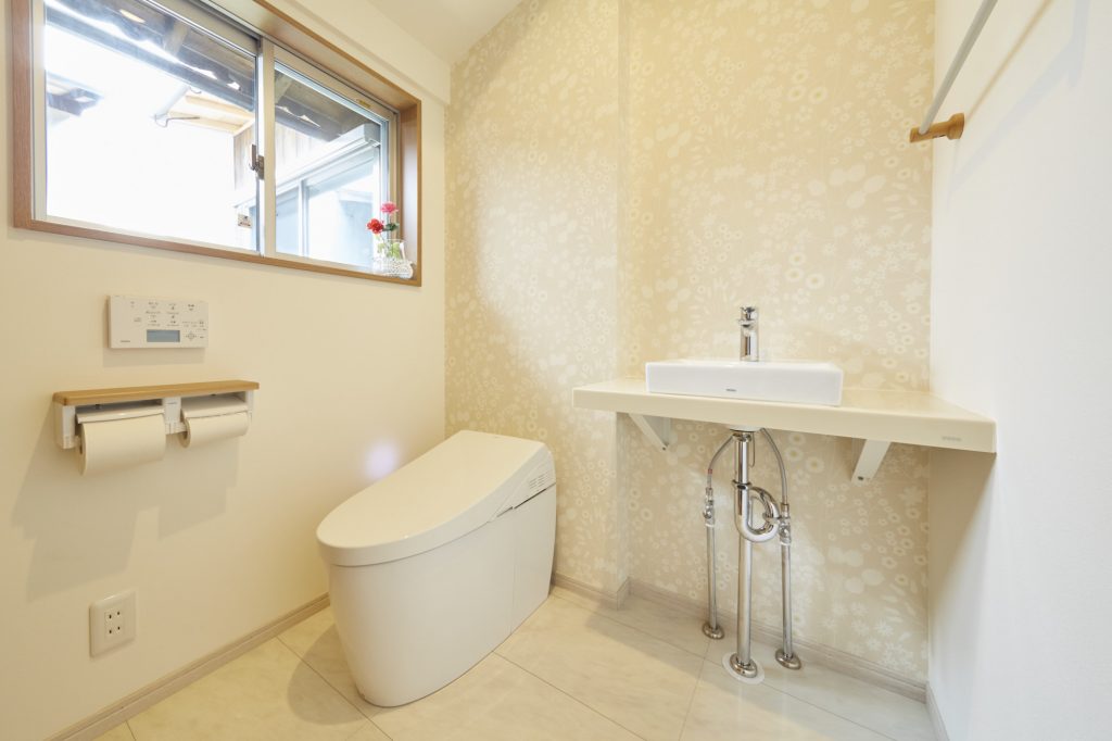 バリアフリー車椅子対応のトイレスペース>