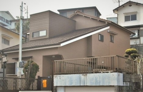 印象的な屋根形状の減築リフォーム