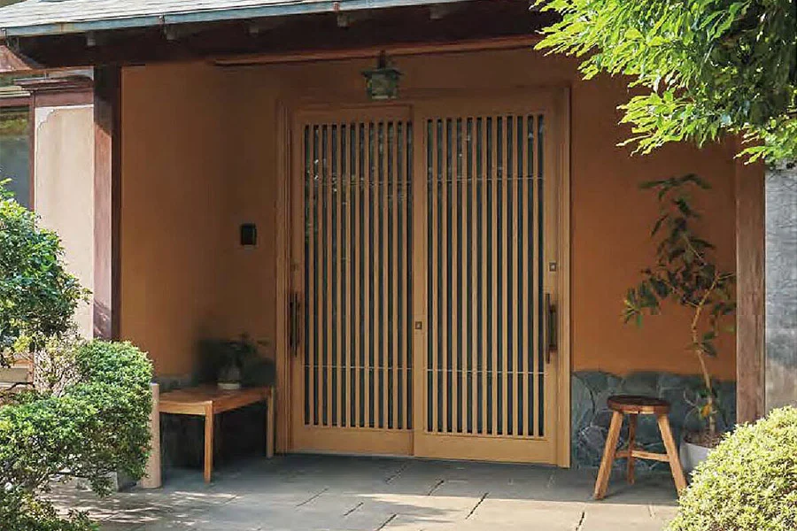 和風住宅では、玄関引戸が多く使われていま最短一日！カバー工法の玄関ドア取り替え工事の画像