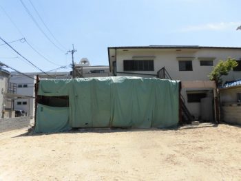 建物撤去後の更地>
