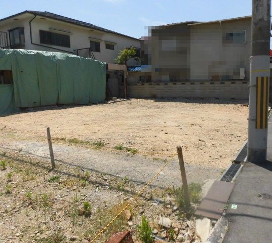 建物撤去後の更地>
