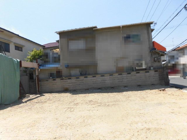 建物撤去後の更地>