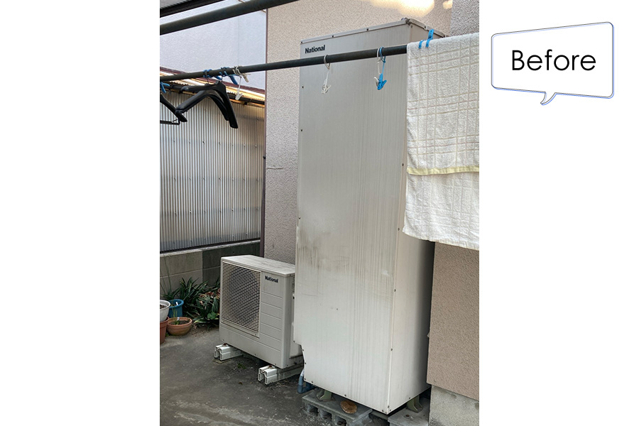 【施工前】エコキュートがコンクリートブロックの上に設置されていました。>
