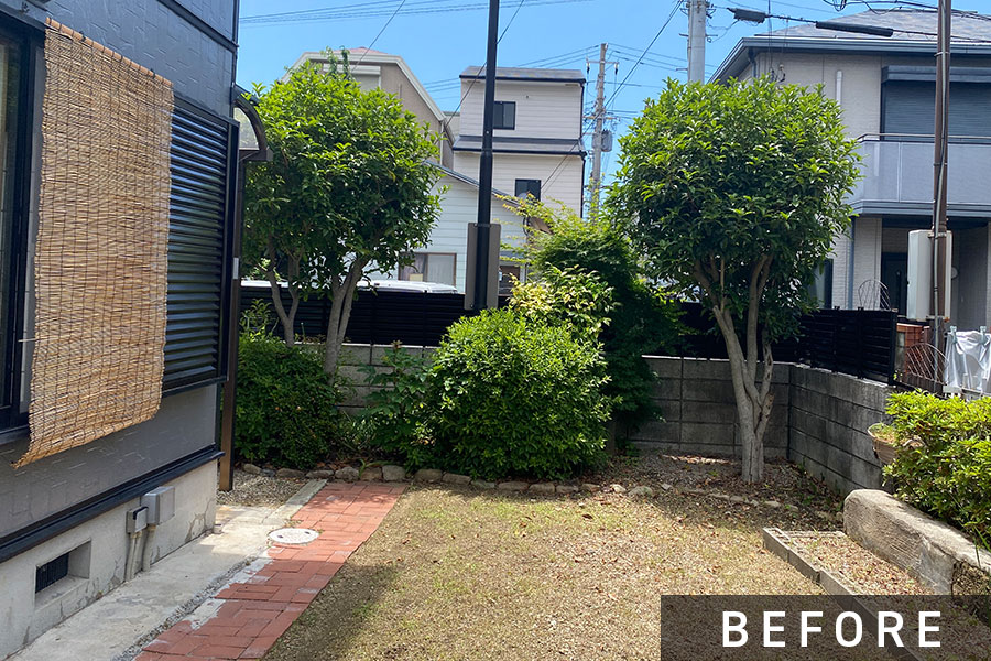 敷地内から見た剪定前のお庭>