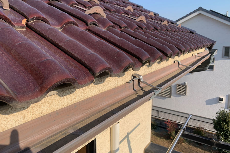 気付きにくく、見落としやすいのが雨樋を固雨樋の修理・リフォームの画像