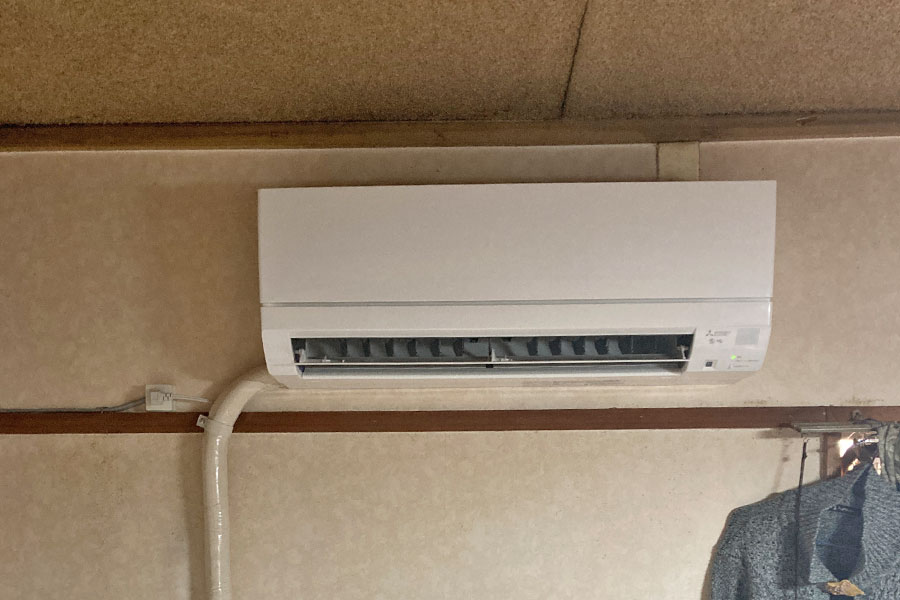 エアコン取替えとコンセント設置工事