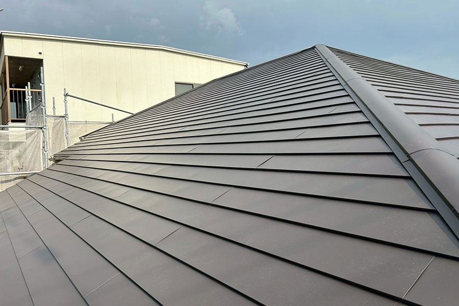 屋根の重ね葺きリフォーム工事