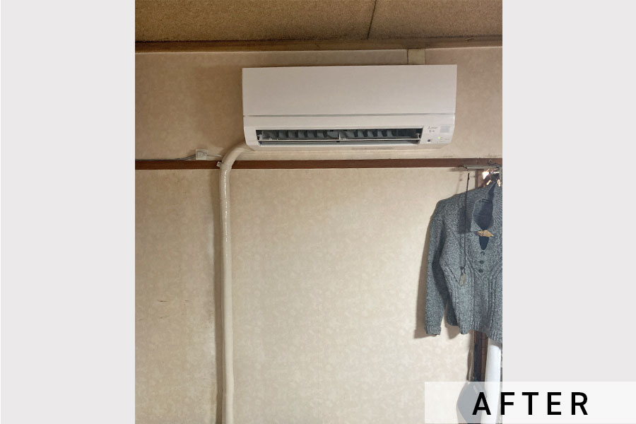 施工後のエアコン。本体の取替えと共に、近くにエアコン専用のコンセントを設置しました。>