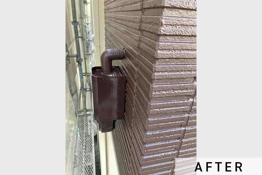 樋や手すりなど付帯物も合わせて塗装いたしました。>