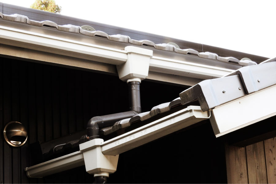軽いゆがみや一部の割れであれば、部分修理雨樋の修理・リフォームの画像