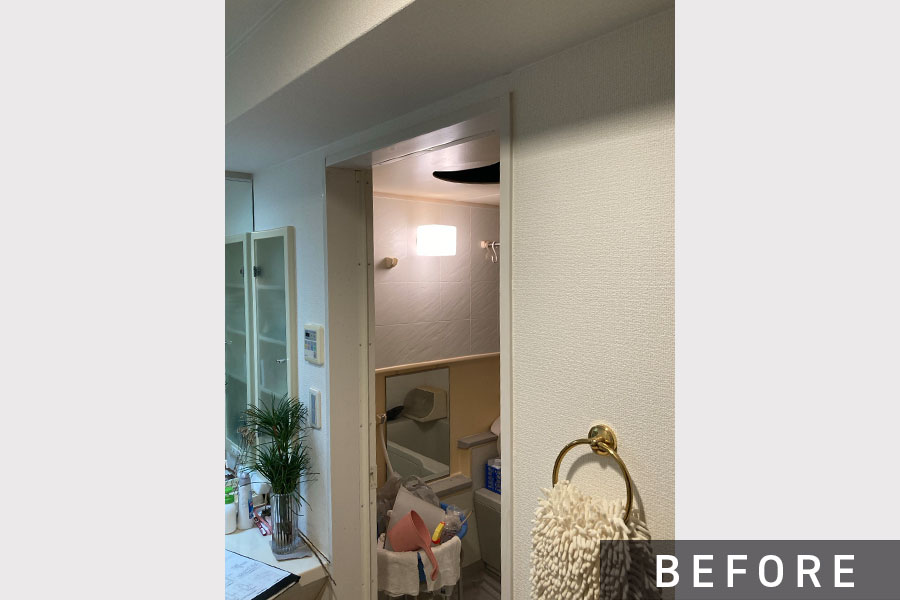 施工前の浴室出入口>