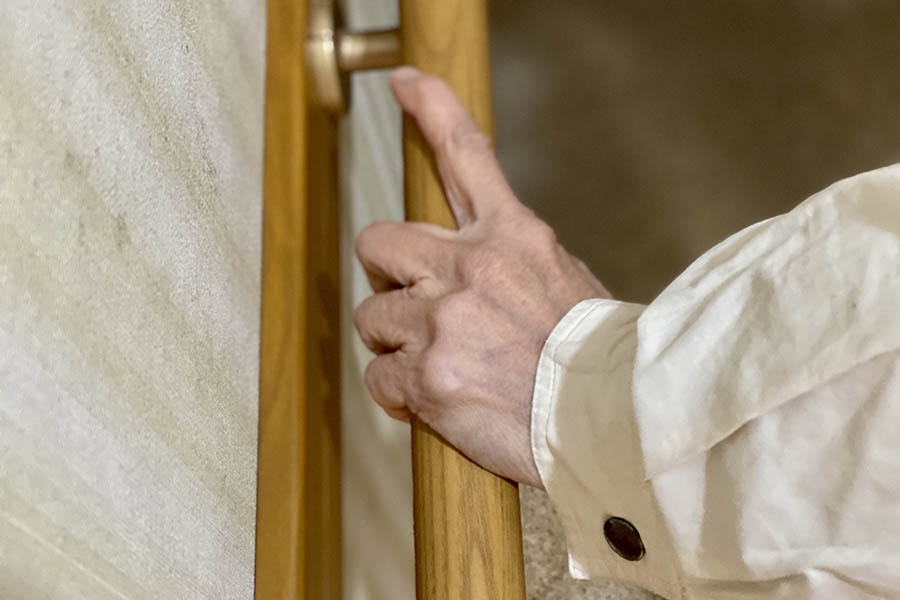 例えば「転倒予防のための手すりを付けたい安全性の高い介護リフォームのポイントの画像