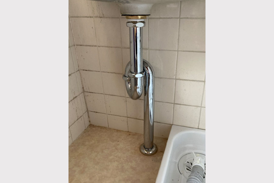 水漏れした排水管の修理工事