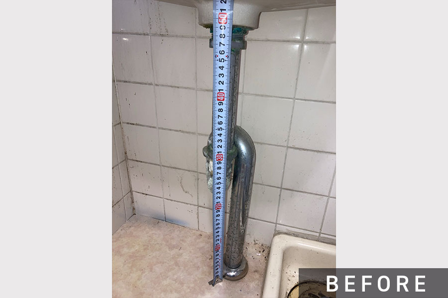 施工前の排水管。老朽化により水漏れしていました。>