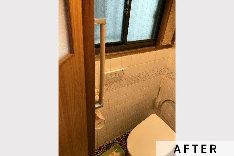 また立ち座りや段差の際に支えられるように、縦型の手すりを設置しました。>