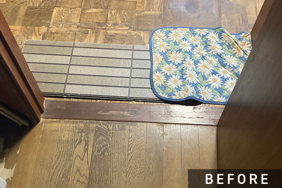 廊下とキッチンの間にあった段差>