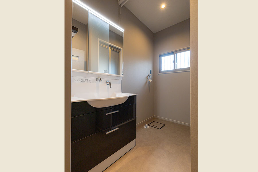 施工後の脱衣所・洗面台>