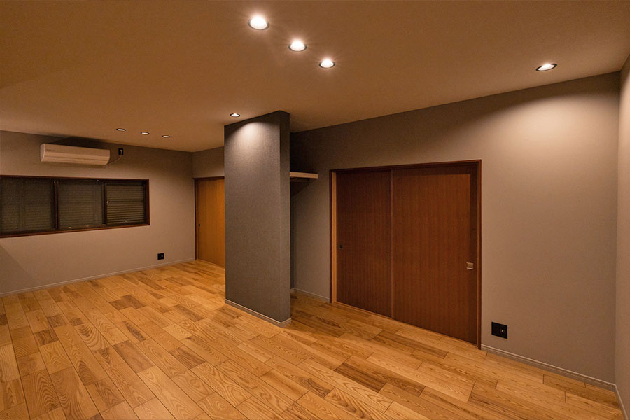 2階のファミリーリビング。6畳の寝室・2部屋とつながっています。>