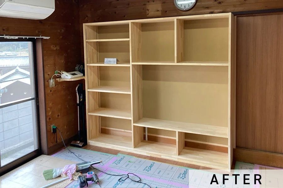 完成したTVボード。聚楽壁と同サイズですっきりしながらもたくさん収納していただけます。>