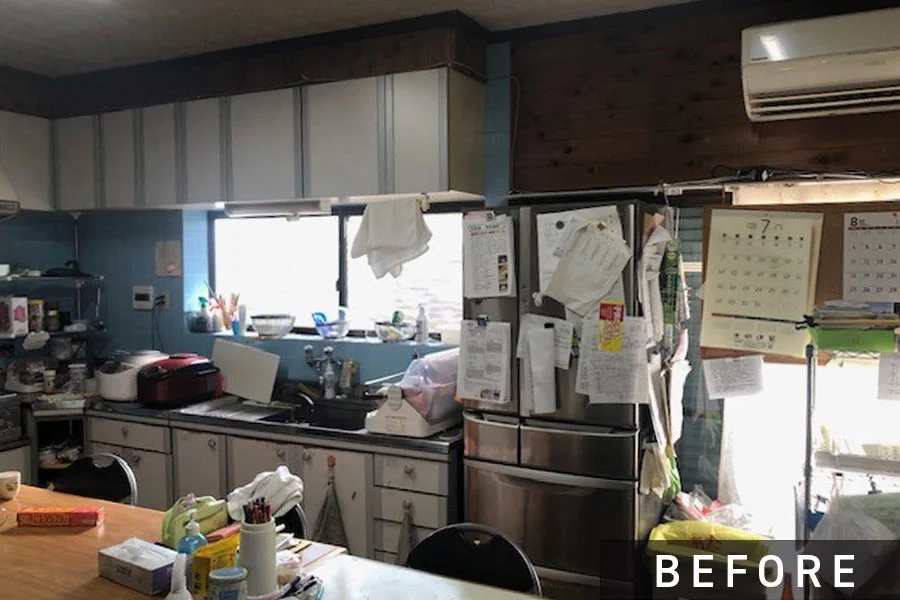 施工前のキッチン。元々はL字型でした。>