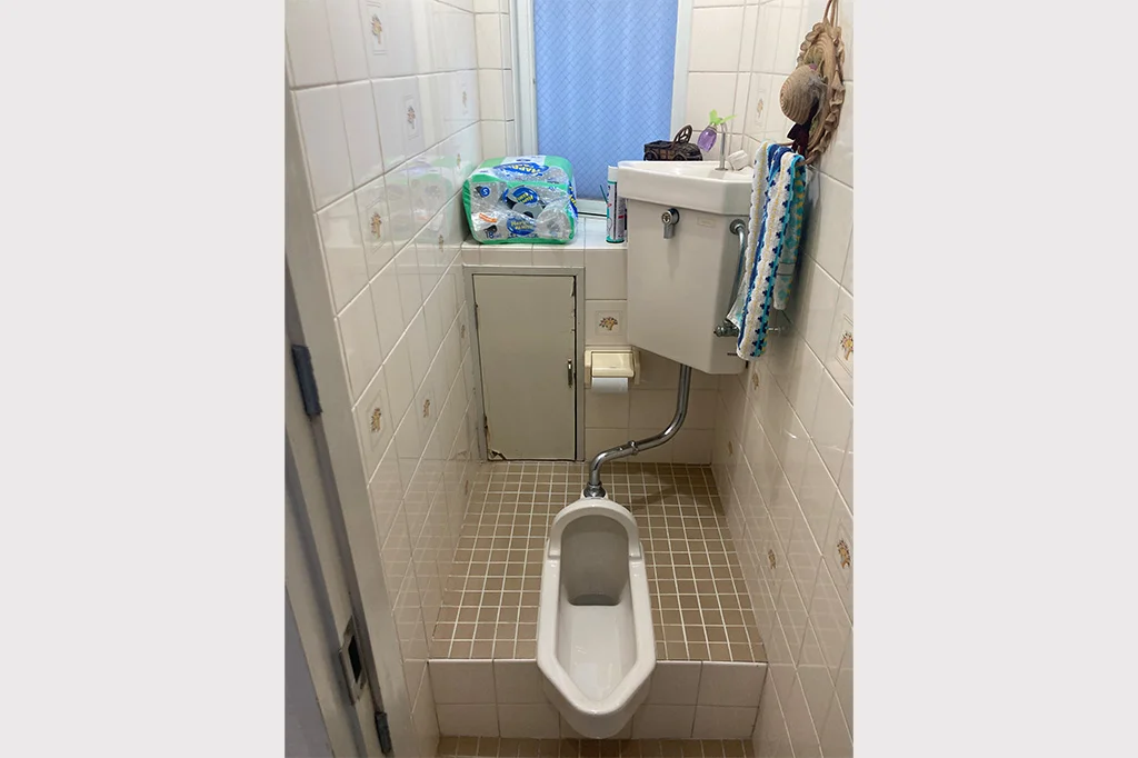 施工前のトイレ>