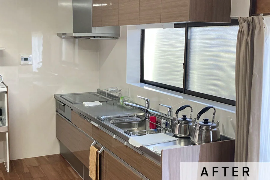 施工後のキッチン。イベント時には2人で作業できるように2水栓にしました。>
