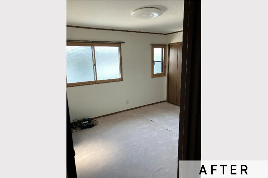 施工後の洋室。壁紙貼替えの他、カーペット・内窓を設置しました。>