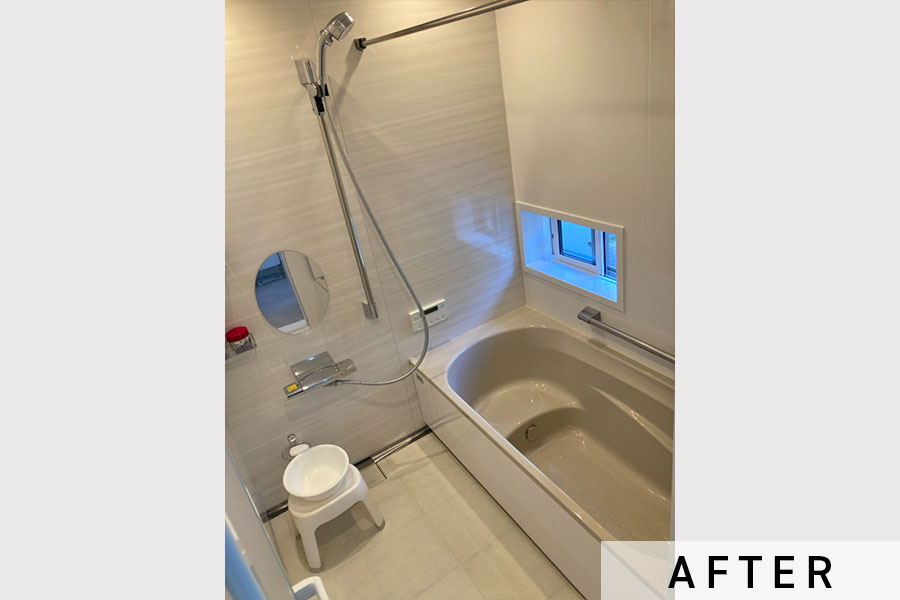 施工後の浴室　窓のサイズを小さく窓に取り換え>