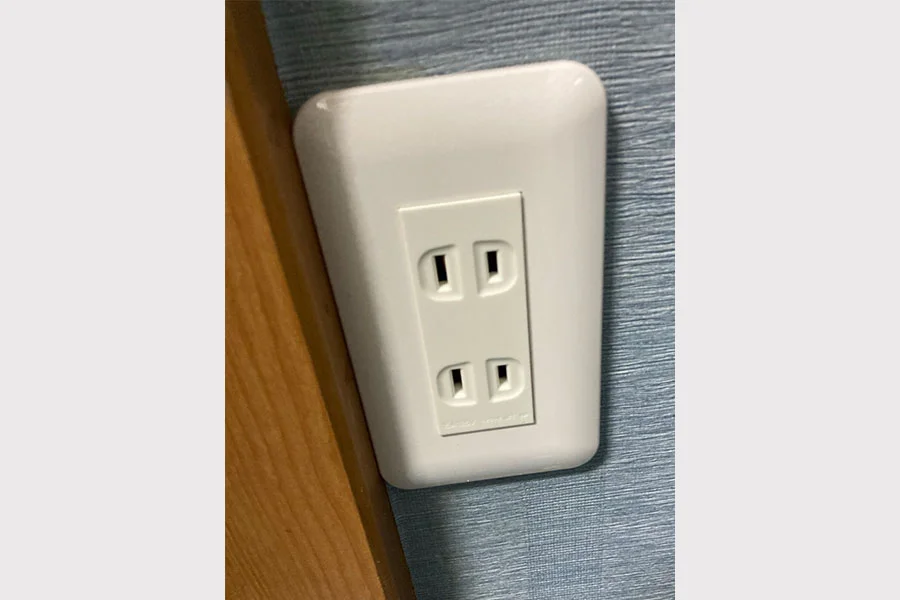 コンセントの修理