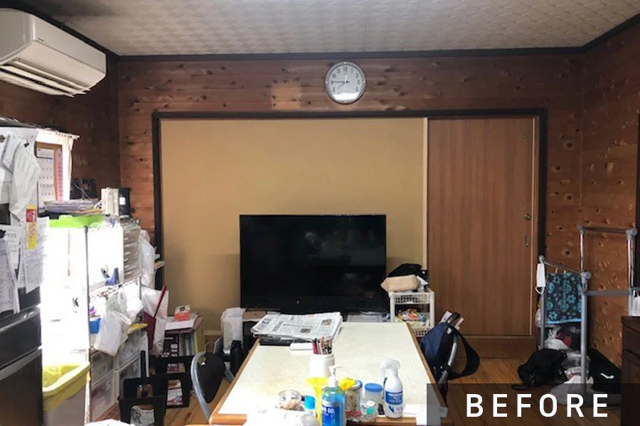 施工前のダイニングの様子。TVの後ろに聚楽壁が見えます。>