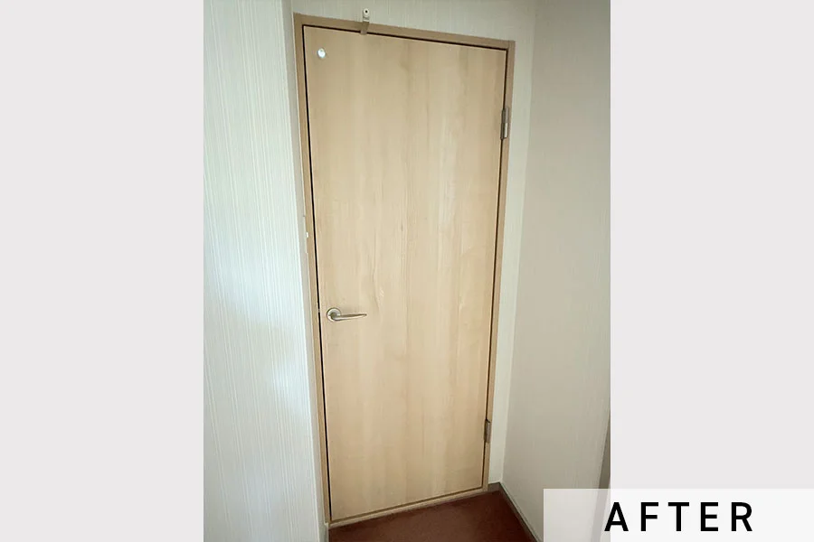 施工後のトイレの扉>