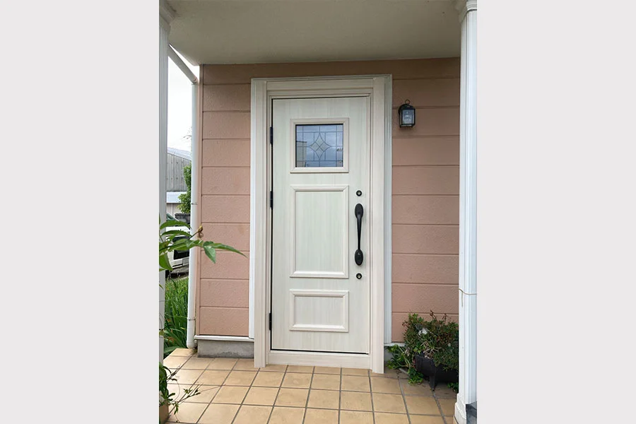 玄関ドアと洗面台のリフォーム