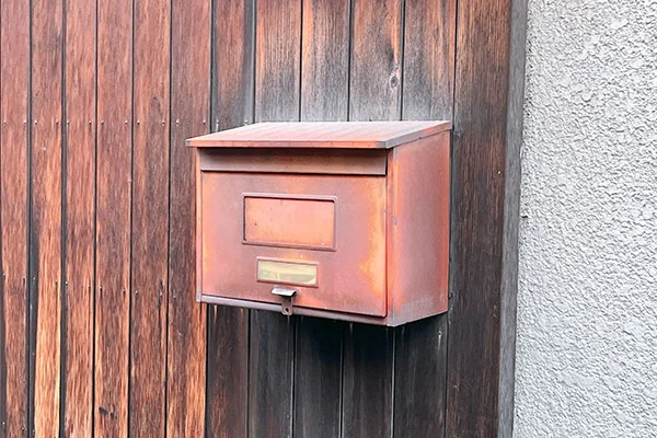 
郵便物が雨に濡れてしまう
大きい郵便物がポスト・宅配ボックスのリフォームの画像