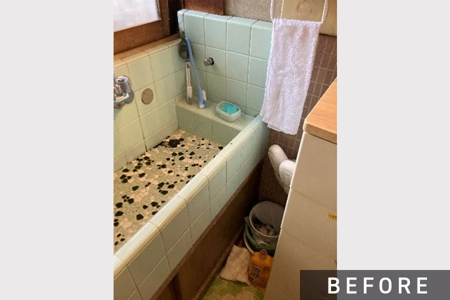 施工前の洗面所>