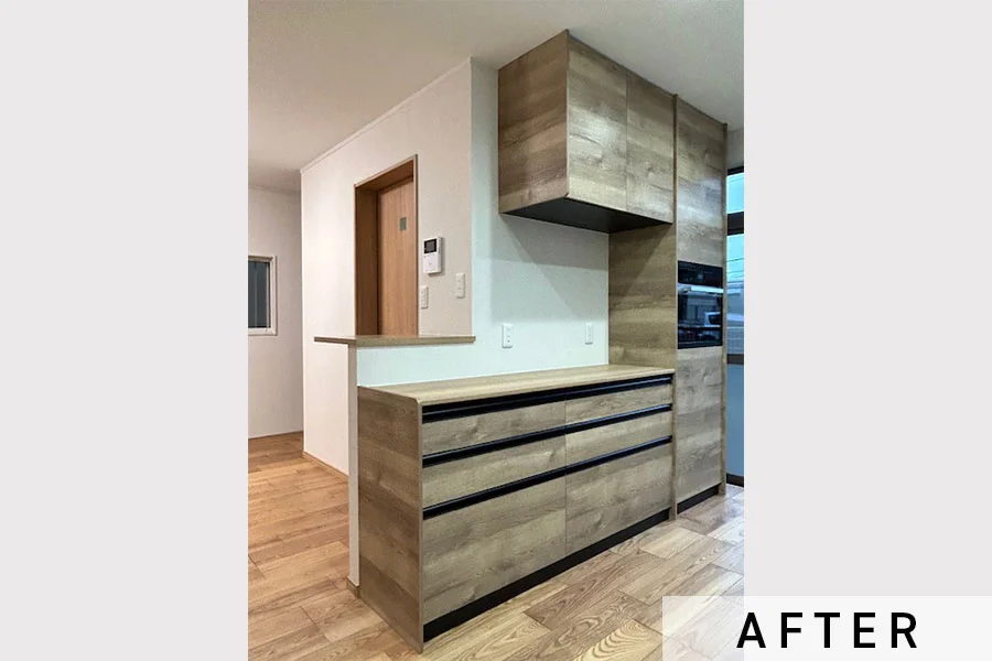 洗面所の裏側のキッチン背面収納<br />
>