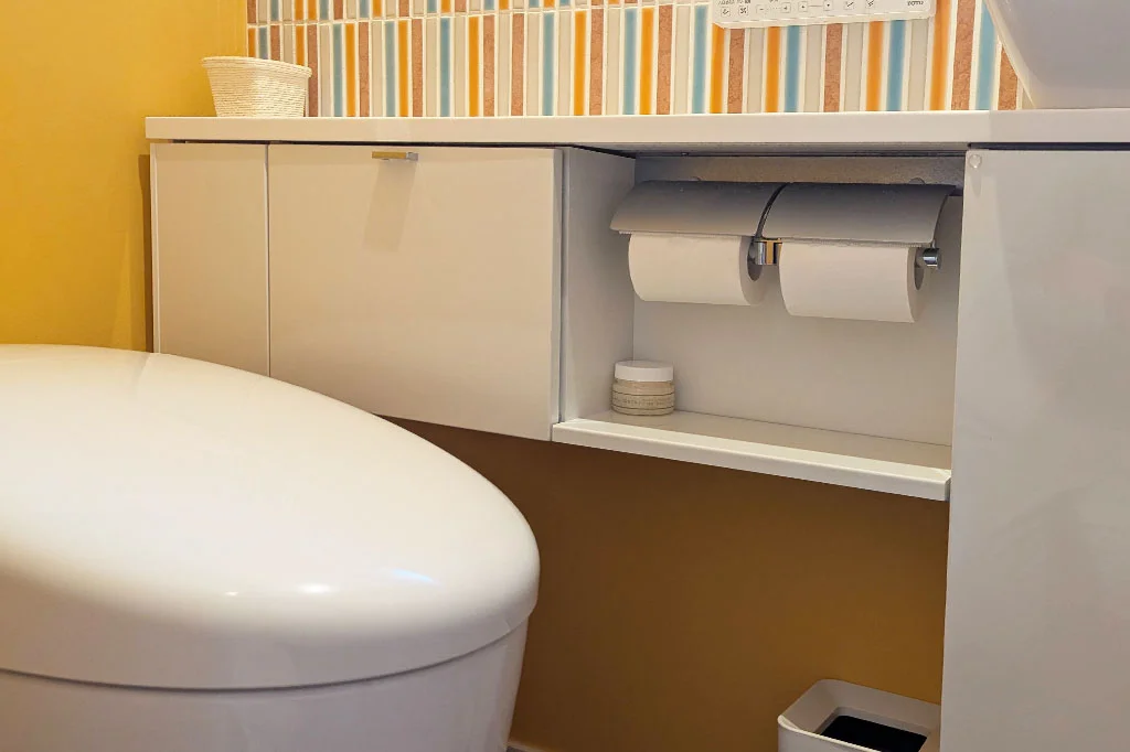 トイレも全面改装しました。テーマは施主様のお好きな黄色です。>