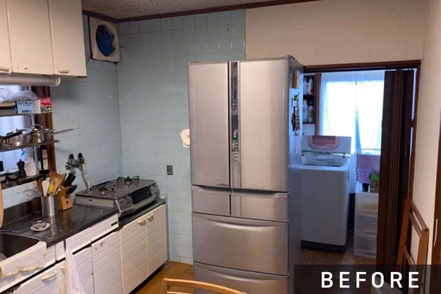 施工前のキッチンの位置。右手億には脱衣場がある。>