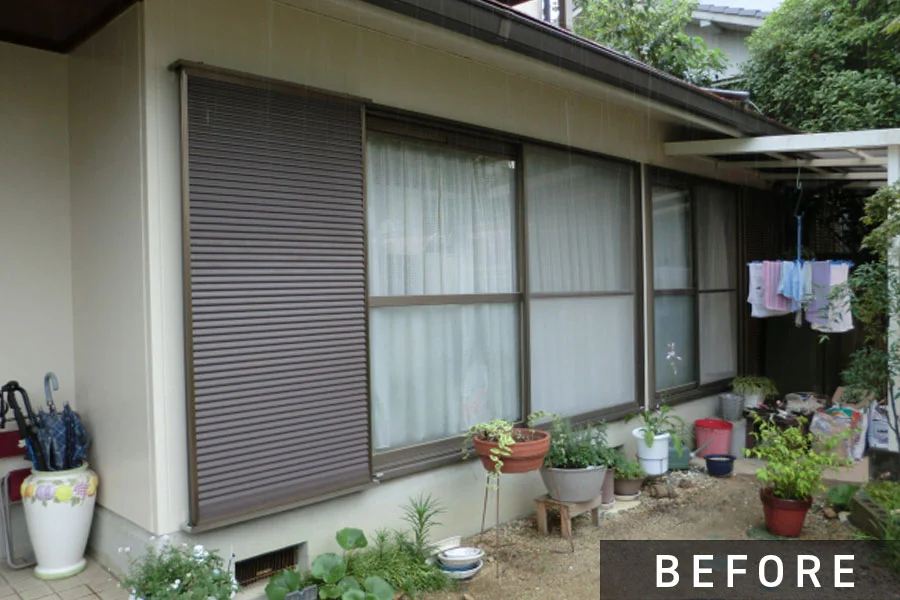 施工前の雨戸（3枚建て部分）>